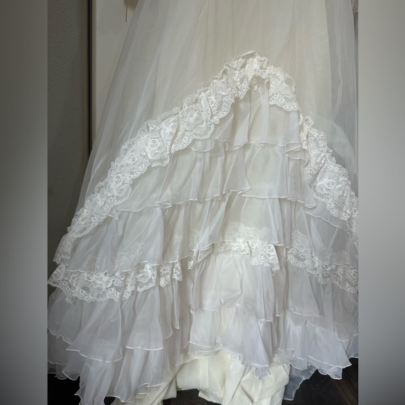 Vintage IGLWU Wedding gown size 6 lace ruffles waterfall beads train - Picture 4 of 11